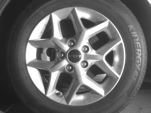 Used 2025 Kia Soul LX w/ LX Technology Package image 12