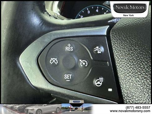 Used 2020 Chevrolet Traverse LT w/ Driver Confidence II Package image 17