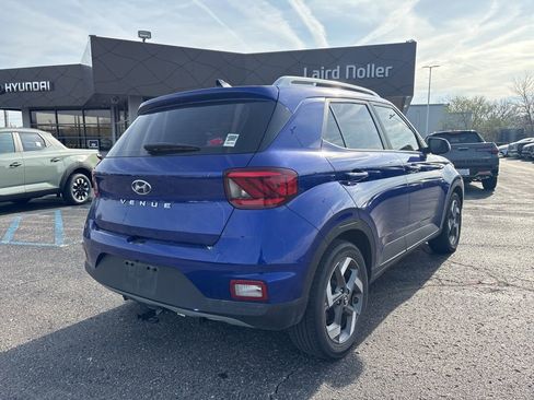 Used 2022 Hyundai Venue SEL image 4