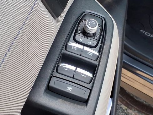 Used 2025 Subaru Forester Premium AWD/4WD image 12
