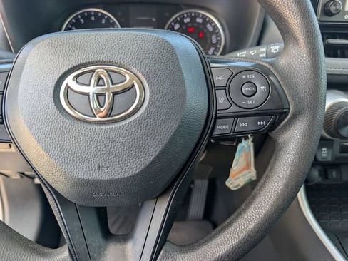 Used 2021 Toyota RAV4 LE FWD image 14