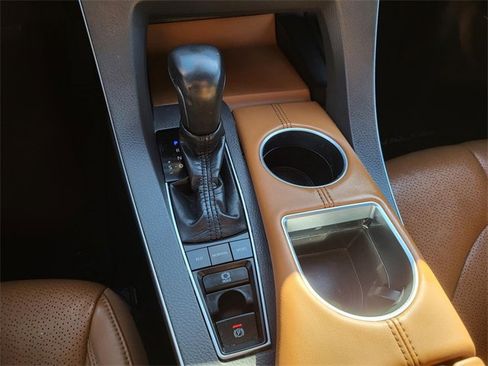 Used 2020 Toyota Avalon Limited image 26