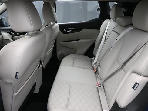 Used 2022 Nissan Rogue Sport SV w/ Technology Package image 13