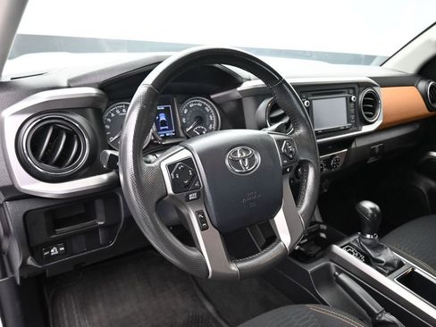 Used 2017 Toyota Tacoma SR5 w/ Tow Package image 13