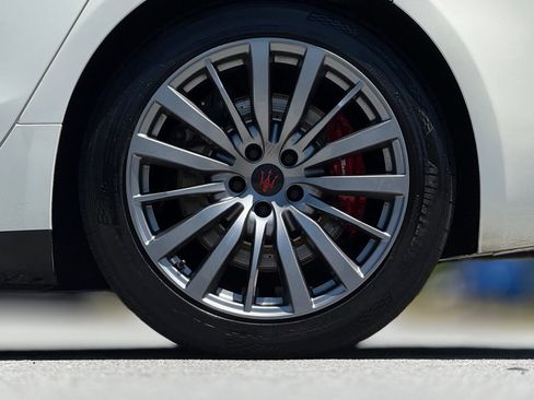 Used 2021 Maserati Ghibli S RWD image 19
