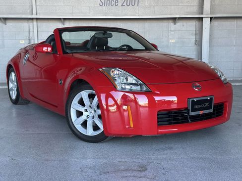 Used 2005 Nissan 350Z Touring image 3