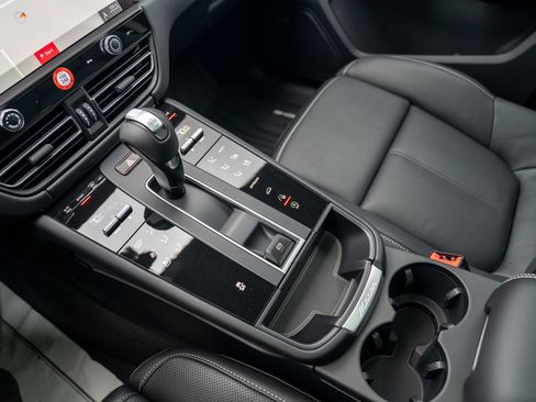 New 2026 Porsche Macan AWD/4WD image 21