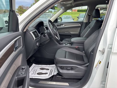 Certified 2023 Volkswagen Atlas SE w/ Panoramic Sunroof Package AWD/4WD image 15