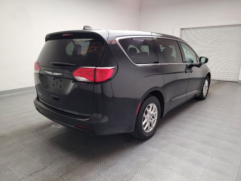 Used 2023 Chrysler Voyager LX FWD image 9