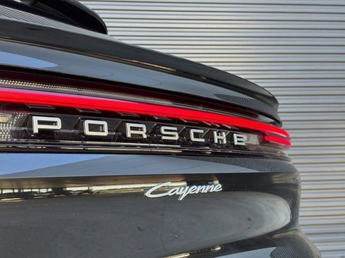 Certified 2025 Porsche Cayenne Coupe image 28