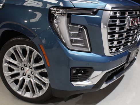 Used 2025 GMC Yukon Denali w/ Denali Reserve Package AWD/4WD image 21