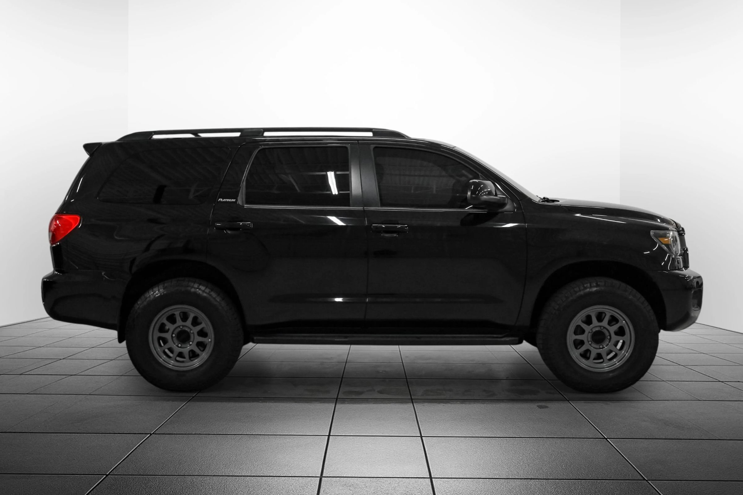 Used 2010 Toyota Sequoia Platinum AWD/4WD image 5