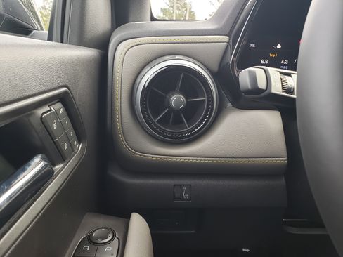 New 2026 Chevrolet Colorado ZR2 w/ Technology Package image 13