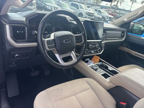 Used 2022 Ford Expedition XLT image 6