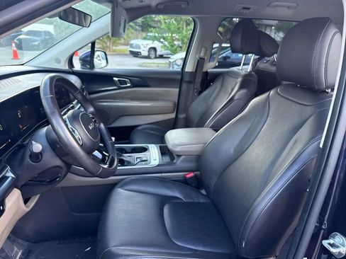Used 2025 Kia Carnival FWD image 12