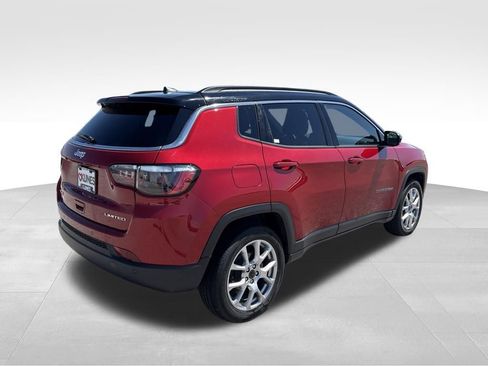 Used 2025 Jeep Compass Limited AWD/4WD image 11