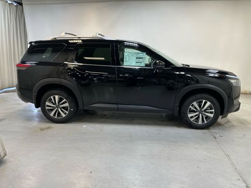 New 2025 Nissan Pathfinder SL image 7