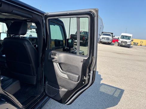 Used 2016 Jeep Wrangler Unlimited Rubicon AWD/4WD image 39