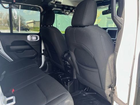 Used 2018 Jeep Wrangler Unlimited Sahara w/ Uconnect 4C Nav & Sound Group image 13