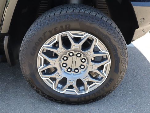 Used 2025 GMC Hummer EV 3X AWD/4WD image 10