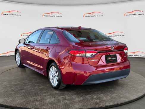 Used 2024 Toyota Corolla LE w/ LE Premium Package FWD image 8