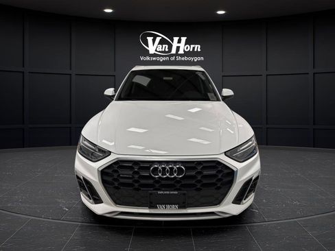 Used 2023 Audi Q5 2.0T Premium w/ Convenience Package image 3