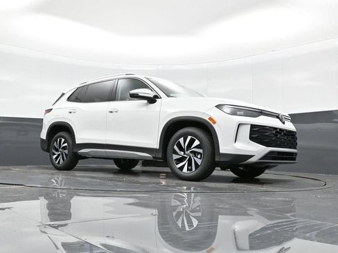 New 2025 Volkswagen Tiguan S image 32