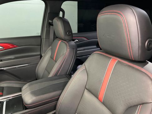 Used 2024 Chevrolet Traverse RS FWD image 17
