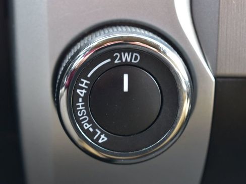 Used 2017 Toyota Tundra SR5 AWD/4WD image 30