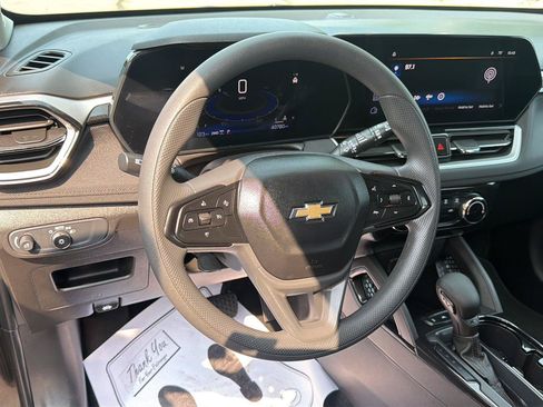 Used 2025 Chevrolet TrailBlazer LT AWD/4WD image 17