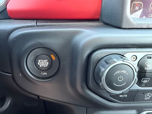 Used 2020 Jeep Wrangler Unlimited Rubicon w/ Uconnect 4C Nav & Sound Group AWD/4WD image 21
