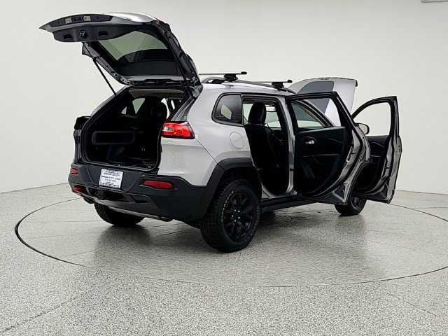 Used 2015 Jeep Cherokee Trailhawk w/ Cold Weather Group AWD/4WD image 11