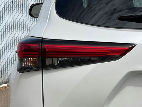 Used 2022 Toyota Highlander XSE AWD/4WD image 22