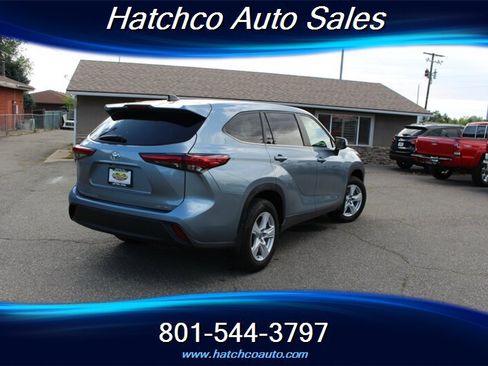 Used 2023 Toyota Highlander LE AWD/4WD image 5