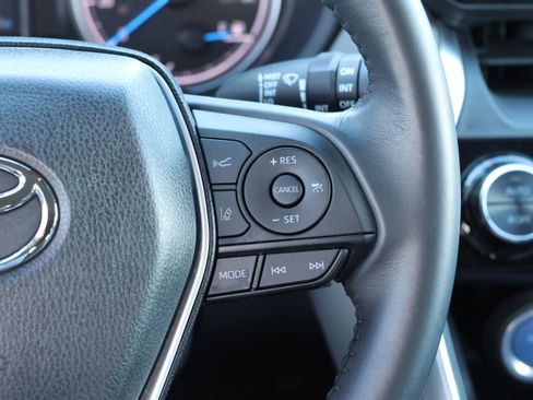 Used 2022 Toyota Venza LE image 21