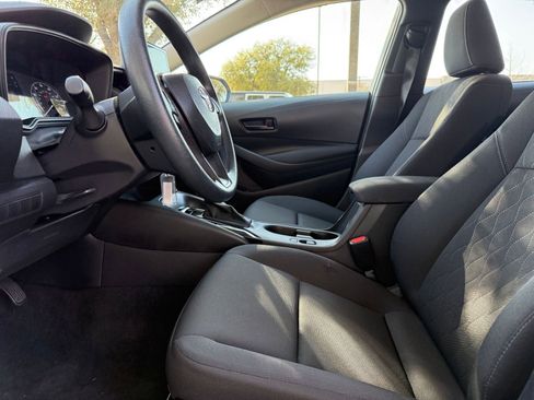 Used 2025 Toyota Corolla LE FWD image 27