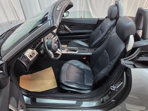 Used 2003 BMW Z4 2.5i RWD image 10