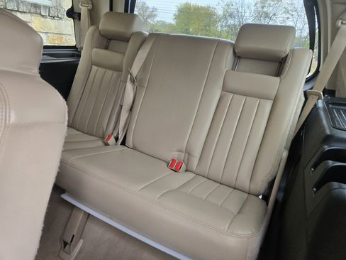 Used 2005 Lincoln Navigator Luxury image 8