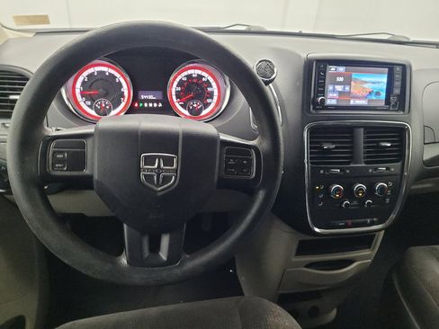 Used 2018 Dodge Grand Caravan SE FWD image 22