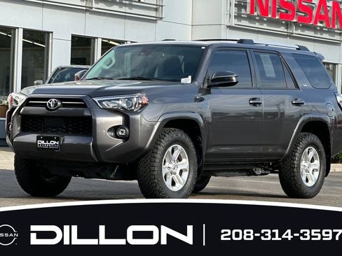 Used 2022 Toyota 4Runner SR5 AWD/4WD image 8