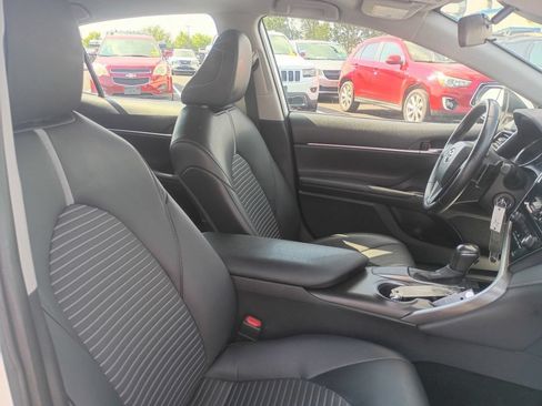 Used 2021 Toyota Camry SE FWD image 14