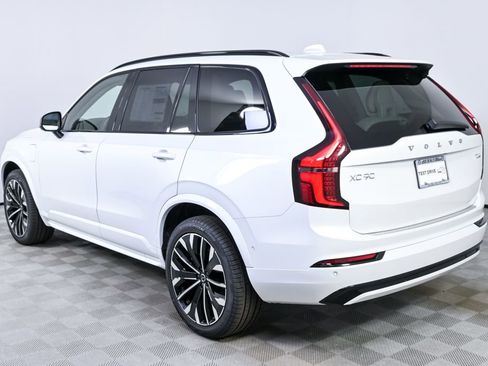 New 2026 Volvo XC90 T8 Ultra w/ Protection Package Premier AWD/4WD image 3