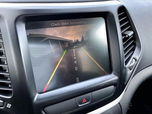 Used 2016 Jeep Cherokee Trailhawk w/ Leather Interior Group image 29