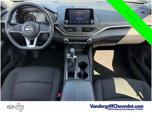 Used 2025 Nissan Altima 2.5 SV FWD image 10