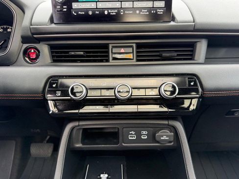 Used 2024 Honda Pilot TrailSport image 19