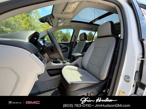 Used 2022 GMC Terrain SLT w/ LPO, Floor Liner Package AWD/4WD image 6