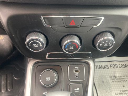 Used 2018 Jeep Compass Latitude image 27