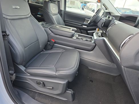 New 2025 Ford Expedition Platinum w/ Driver's Package image 41