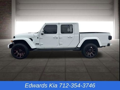 Used 2021 Jeep Gladiator Overland image 2
