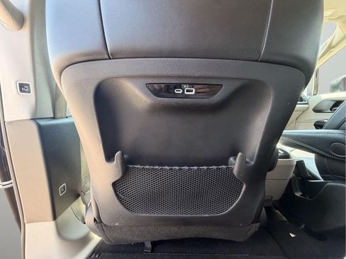 Used 2023 Chrysler Pacifica Touring-L FWD image 34